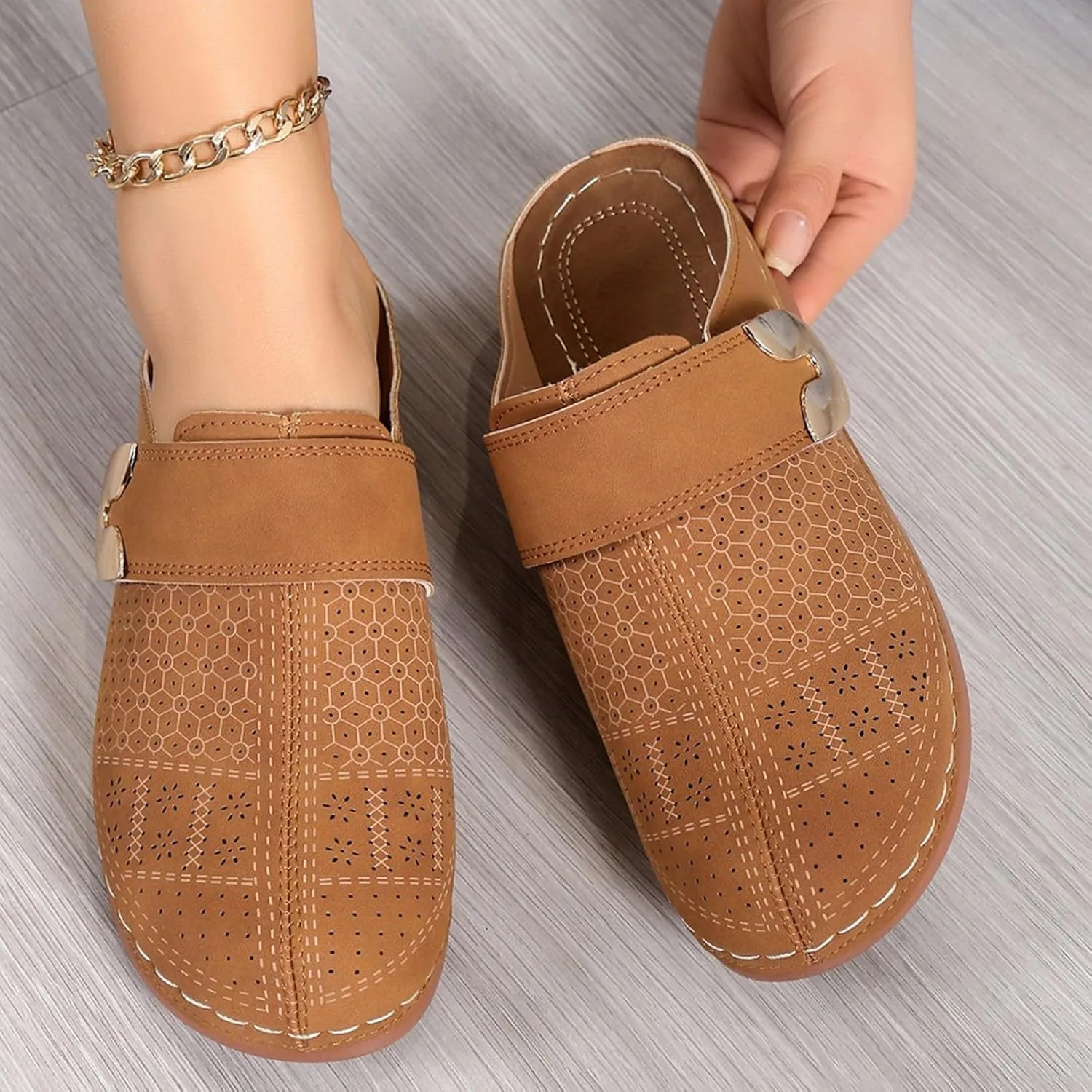 Clogs for Women Slip on Mules Shoes Walking Comfortable Non Slip Closed Toe Sandals Health Arch Support Shoes Dressy Mule Summer Casual Sandals Beach Walking Sandal