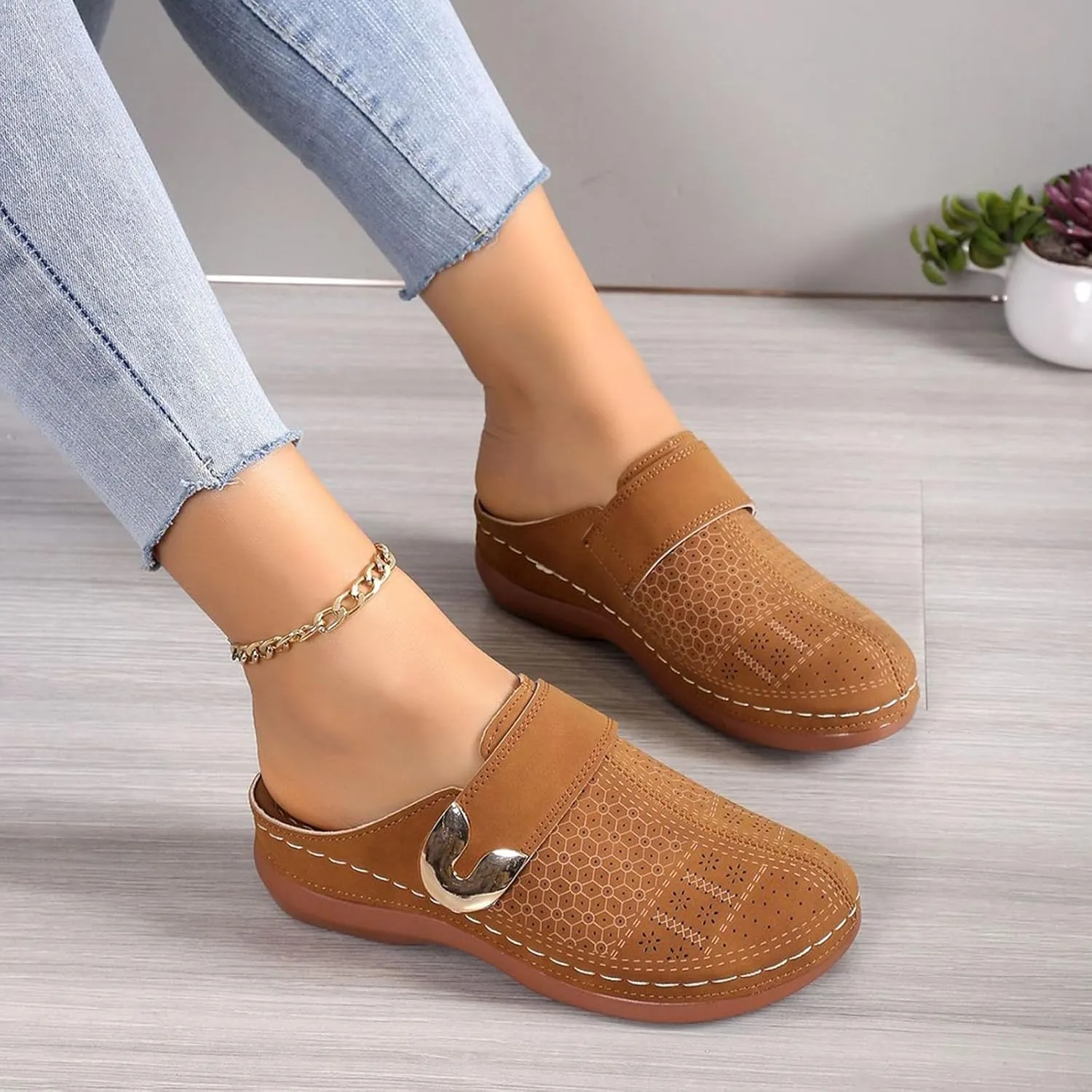 Clogs for Women Slip on Mules Shoes Walking Comfortable Non Slip Closed Toe Sandals Health Arch Support Shoes Dressy Mule Summer Casual Sandals Beach Walking Sandal