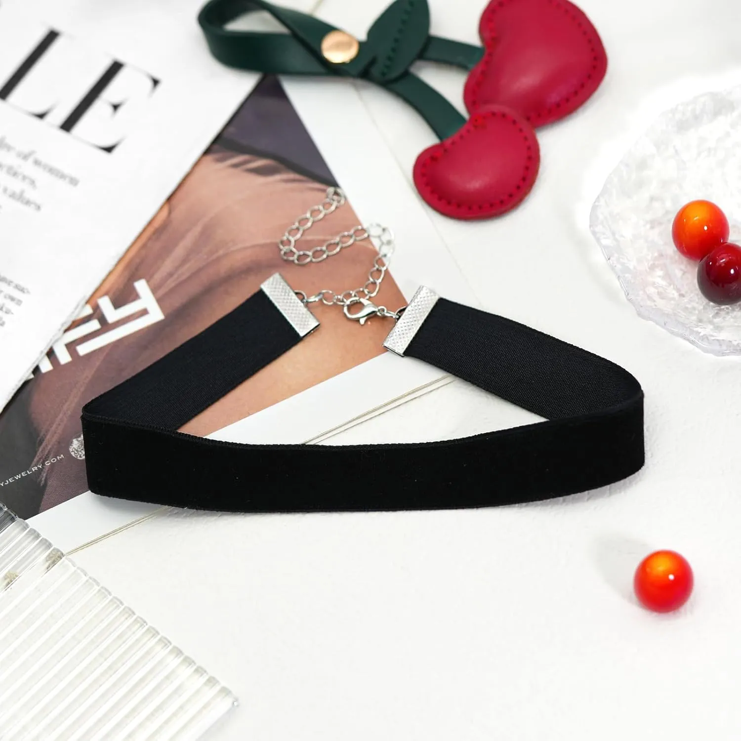 Ronglry Black Velvet Choker Necklace for Women - Adjustable Layered Goth Chokers for Party, Cosplay & Gift